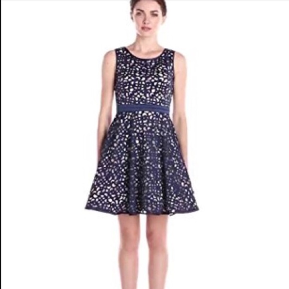 Xscape Dresses & Skirts - Xscape short dress laser cut party